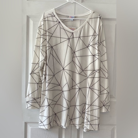NWT LulaRoe Plus Size Long Sleeve Tunic Size 2X - Picture 2 of 12